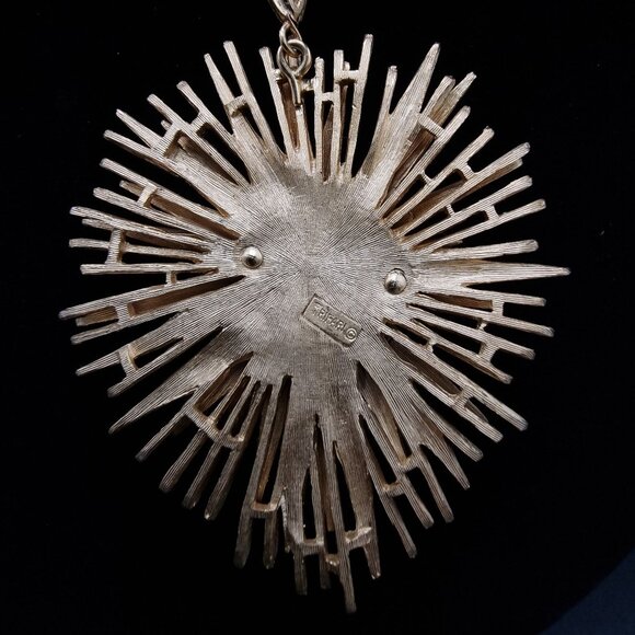 Vintage TRIFARI 1960s Gold-Tone Starburst Pendant Necklace With Rope Chain - Picture 7 of 7